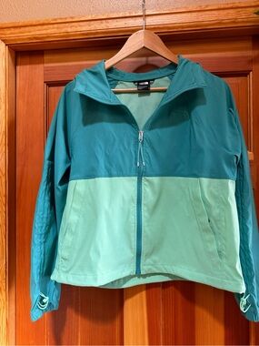 The North Face women’s raincoat S
